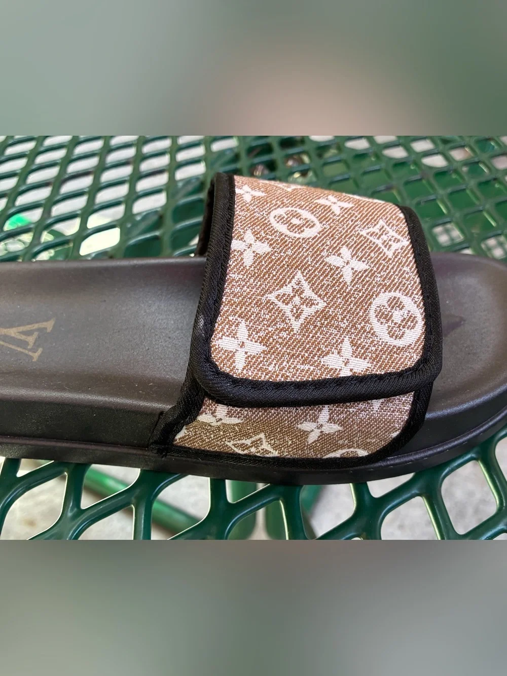 New Luxury Designer Like Slides Sandals Size 9